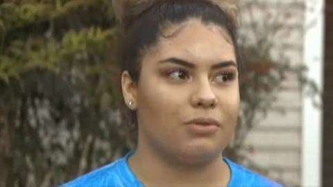 La joven dijo que ya no se siente cómoda de hablar español en Estados Unidos.