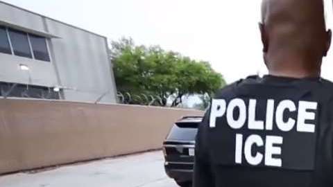 Orvin Omar Reyes-Martinez mordió al agente de ICE cuando lo estaban arrestando