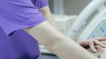 La doctora niega haber contribuido a la muerte del feto.