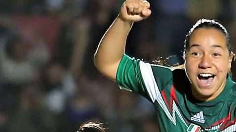 La delantera mexicana Charlyn Corral es parte de la campaña #AcceptTheChallenge