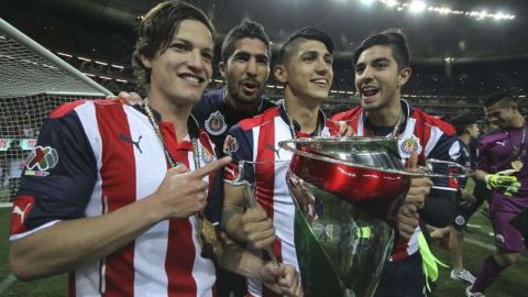 Alan Pulido y Jair Pereira -aquí con Carlos Fierro y Rodolfo Pizarro- encabezaron el reproche a Vergara. (Foto: Imago7/Carlos Zepeda)