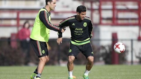 Imagen de archivo de Rafa Márquez y Carlos Vela en la selección mexicana