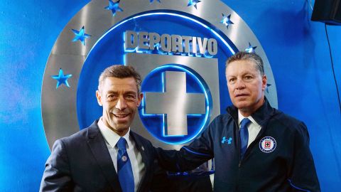 Pedro Caixinha, técnico de Cruz Azul y Ricardo Peláez, director deportivo de la Máquina