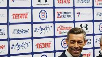 Pedro Caixinha, Guillermo Alvarez y Ricardo Pelaez  director técnico,  presidente y presidente deportivo de Cruz Azul. (Foto: Imago7/Marcos Dominguez)