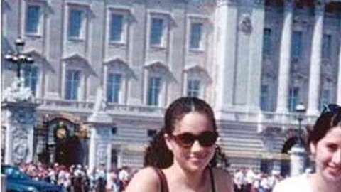 Meghan y una amiga en su época de adolescente.