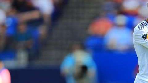 Jonathan Dos Santos sufrió una dura lesión frente a Dallas