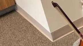 Esta niña por fin puede tocar el violín gracias al invento de un prótesis que se lo permite.