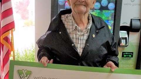 “Tú no puedes ganar, si no juegas”, explicó el hombre.