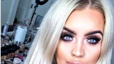 Jane ha gastado gran parte de su fortuna en cambiar su imagen; sin embargo, es infeliz.