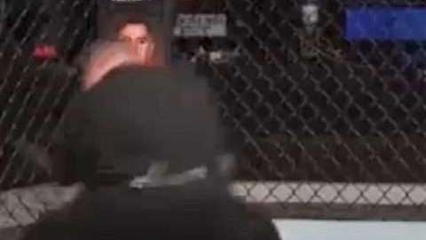 Lyoto Machida mira a su rival Vitor Belfort noqueado en la función UFC 224.