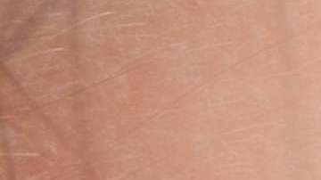 Las cejas gruesas y pobladas, a un estilo muy natural, son una de la grandes tendencias de esta temporada.