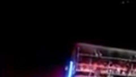 La barrera de seguridad que protegía a las mujeres se desprendió.