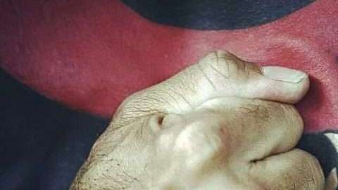 Los colores del Flamengo en la piel de Mauricio dos Anjos.