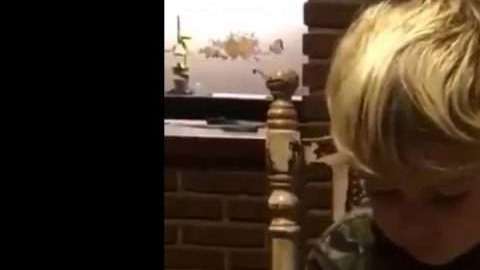 El niño que encuentra a Messi ya es viral.