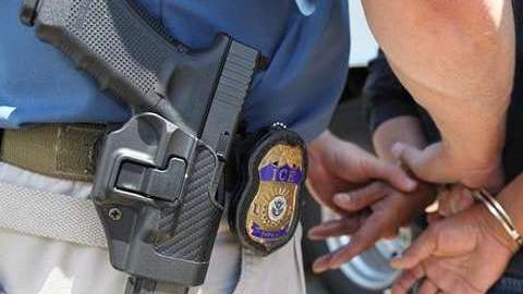 Un estadounidense fue capturado en el operativo.