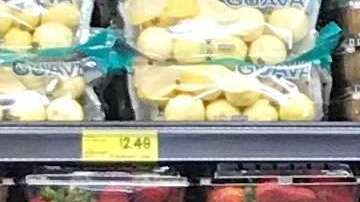 Como co-propietaria de uno de los supermercados Grocery Outlet Bargain Market, la salvadoreña Patricia Carolina Orellana-White  busca ayudar a mejorar la nutrición de los integrantes de su comunidad al poner a su alcance productos frescos orgánicos a precios asequibles.