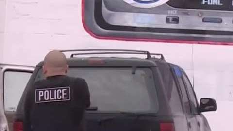 Los agentes realizan redadas casi en cualquier parte.
