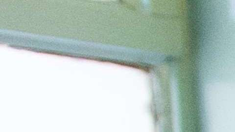 La estudiante Nancy Navarro chequea su insulina en la enfermería de la escuela primaria Cambridge, con la enfermera Catherin Crofton./fotos: /.