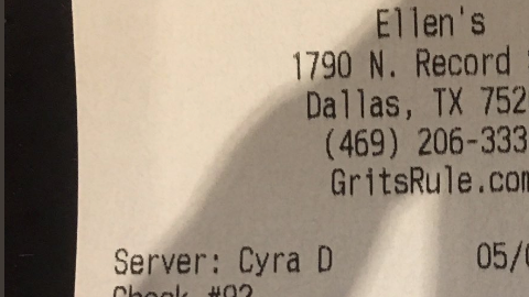 Este es el mensaje que un restaurante de Dallas ha querido dar sobre las armas.