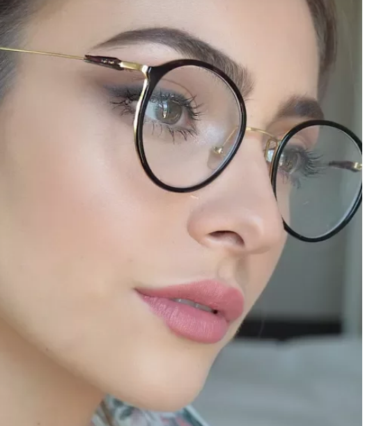 Maquillaje para chicas con lentes - La Raza