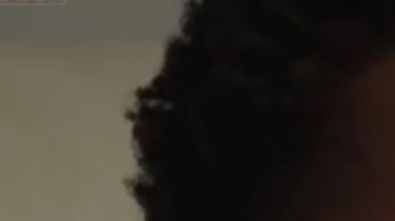 Este niños sufrió discriminación racial por parte de su profesora.