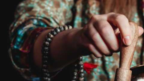 Existen distintos tipos de mantras, enfocados en invocar diferentes cosas.