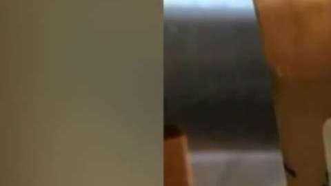 En lugar de su nombre, la empleada escribió la palabra "beaner" en la etiqueta del vaso.