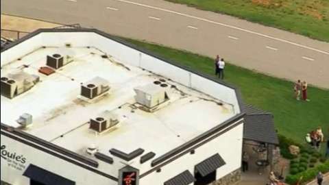 El pistolero entró disparando en un restaurante en Oklahoma City.