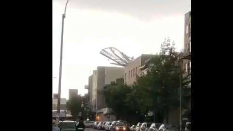 El momento de la caída de una estructura en Brooklyn