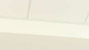 La enfermera viajera Lauren Bond (derecha) trabaja en el área de pediatría del UCLA Medical Center, en Santa Monica.