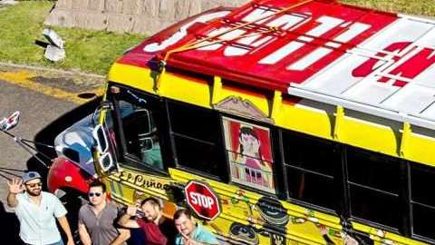 'La Bendición', el camión en el que llegarán cinco mexicanos y un canadiense a Rusia 2018.