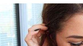 La joven provocó la ira de usuarios de Twitter por su vestido.