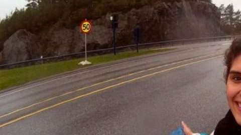 La joven Agustina Murúa, quien luce siempre su playera de la Albiceleste, suma ya seis países recorridos rumbo a Rusia.