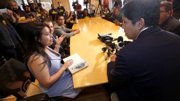 05/16/18 /LOS ANGELES/DACA recipient Melody Klingenfuss joined State Senator Kevin de Leon, author of SB 54, immigrants and advocates during a press conference in Los Angeles to discuss the latest on sanctuary cities. (Aurelia Ventura/La Opinion)