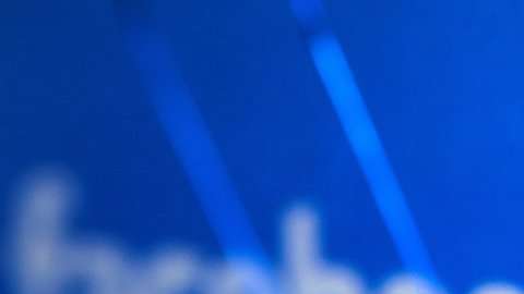 Facebook enfrenta escándalos por violación de privacidad.