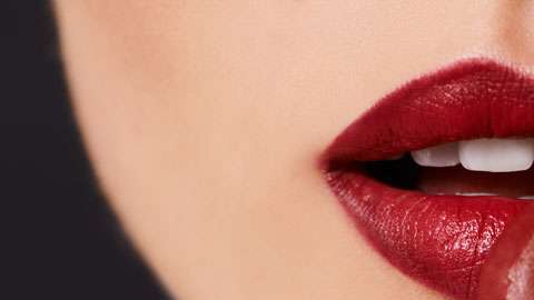 Las mujeres se pintan los labios desde hace unos 5,000 años.