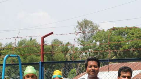 Muchas mujeres murieron en el tsunami de Asia en 2005 por no saber nadar.