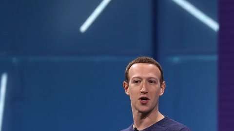 Mark Zuckerberg ha tenido que dar explicaciones sobre Facebook.
