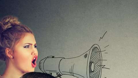 Los ponentes no conocían el tema a debatir ni tenían acceso a internet.