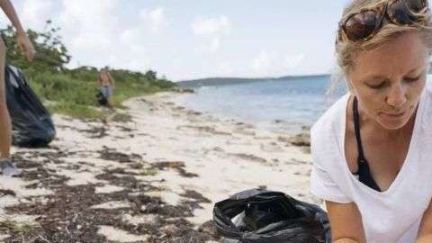 Emily Penn está preocupada por los efectos del plástico en la salud humana.