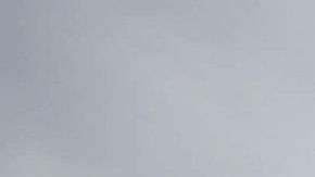 Mujeres cargan el féretro de Claudia Gómez González en la aldea La Unión Los Mendoza.