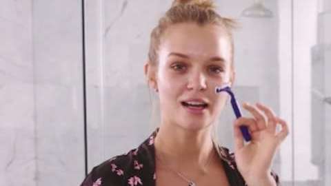 Josephine Skriver confesó que se rasura el rostro.