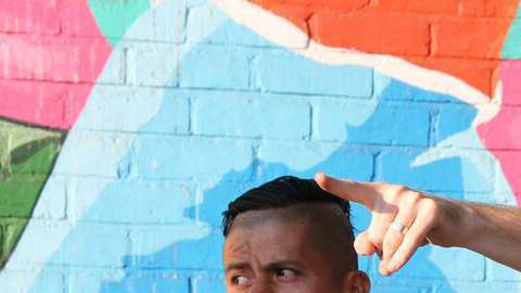 Fernando Cardona con el director Jim McKay.