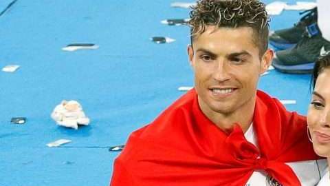 El portugués Cristiano Ronaldo y su novia Georgina Rodriguez. (Foto: EFE/EPA/ROBERT GHEMENT)