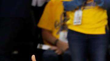 LeBron James perdió la paciencia con un periodista, después del partido