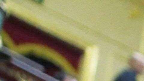 Sánchez es felicitado por Rajoy al traspasarle el poder