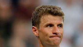 Thomas Mueller reacciona, tras fallar una oportunidad clara de gol