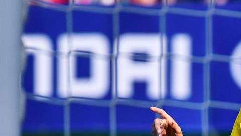 Neymar celebra el gol con el que superó a Romario. (Foto: EFE/EPA/CHRISTIAN BRUNA)