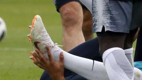 El jugador de Francia Kylian Mbappe está en duda para jugar en el debut en Rusia. (Foto: EFE/EPA/YURI KOCHETKOV)