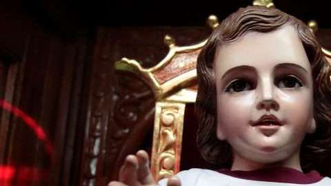 Encomiendan all Tri al Santo Niño de los Milagros, en una parroquia de la CDMX. (Foto: EFE/Mario Guzmán)
    